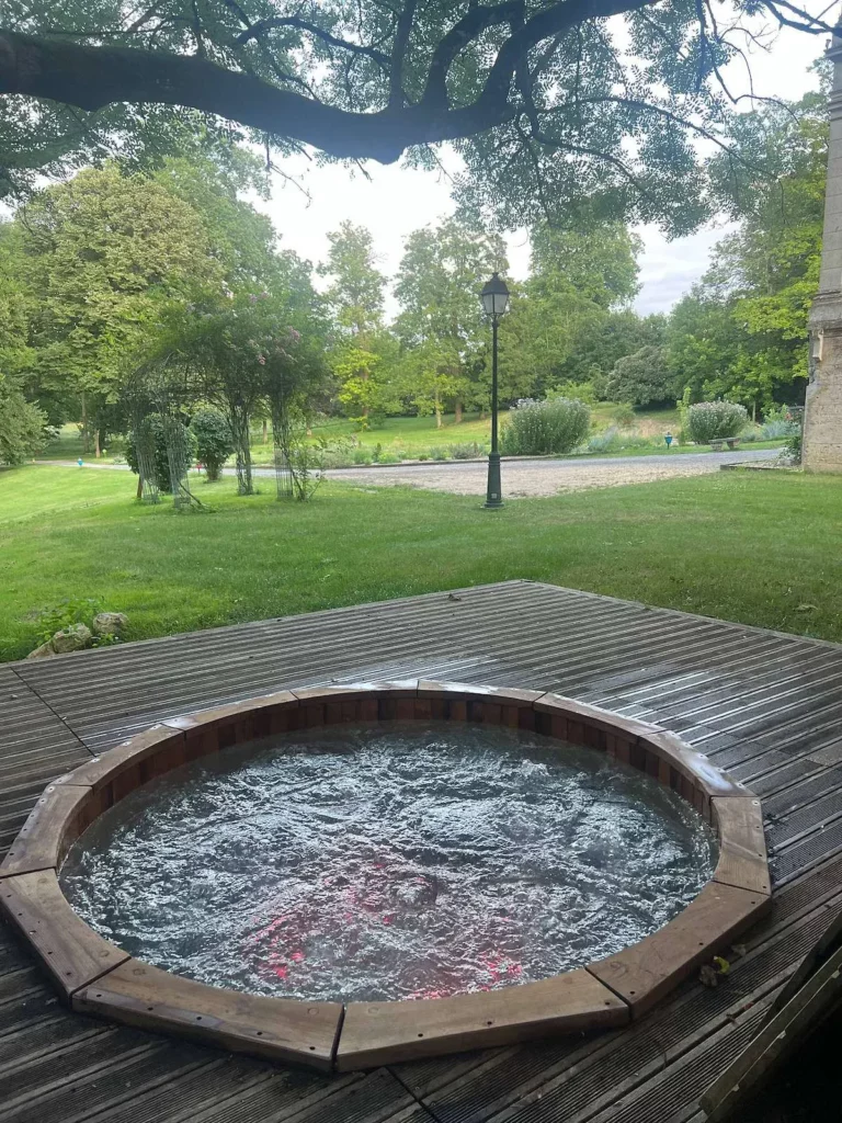 Le bain nordique dans le parc du château
